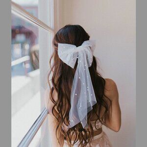 NEW! Never worn Untamed Petals "Penelope" Pearl Hair bow in Ivory